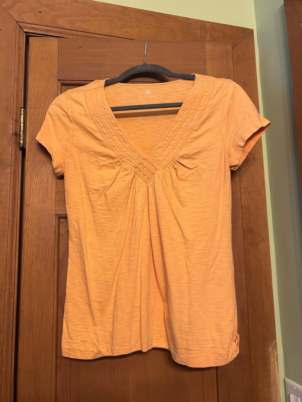 Banana Republic Short Sleeve V-Neck Top in Sherbert